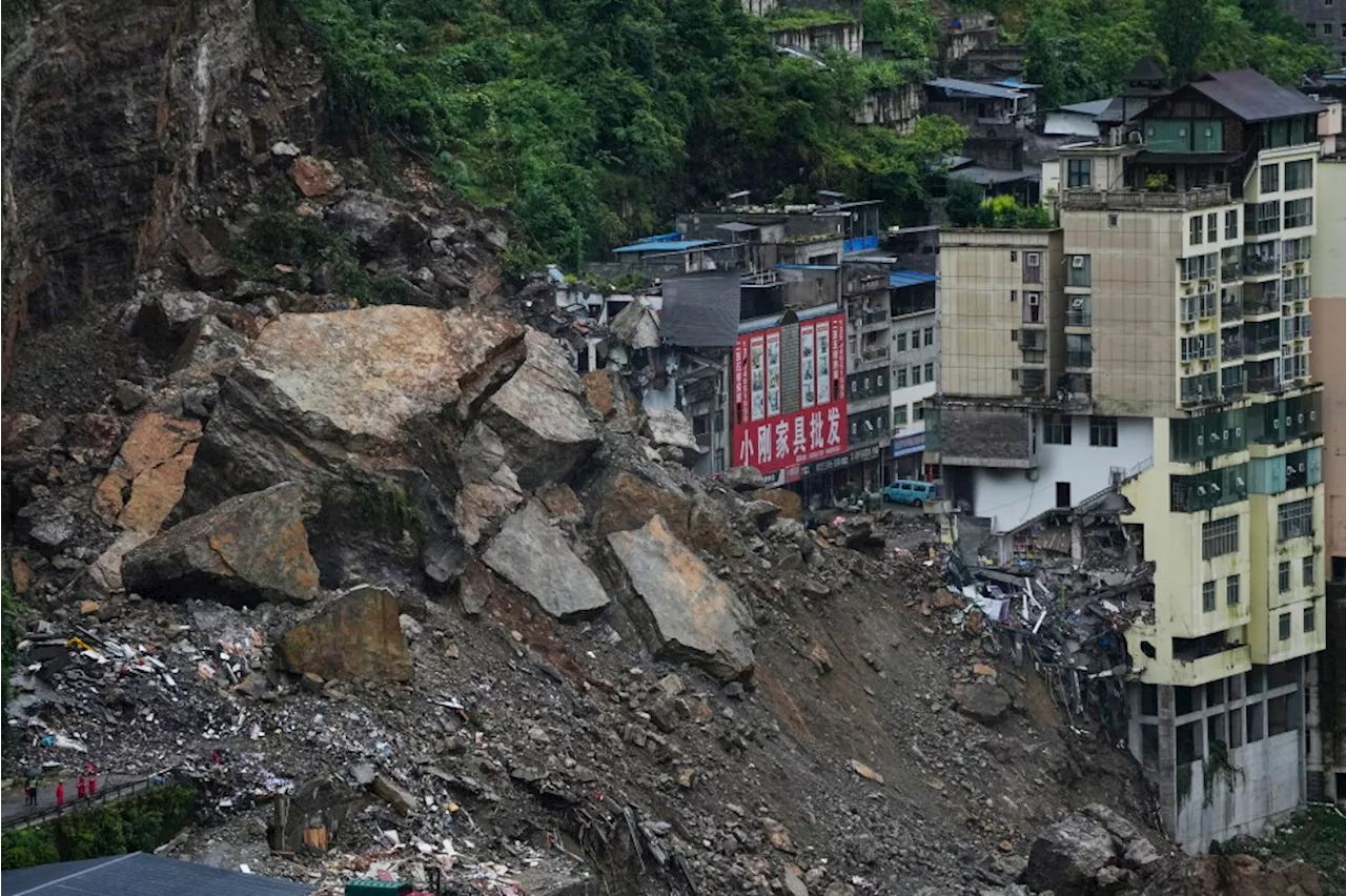Tragedy in Pengshui: Chongqing Landslide Buries Homes and Displaces Thousands