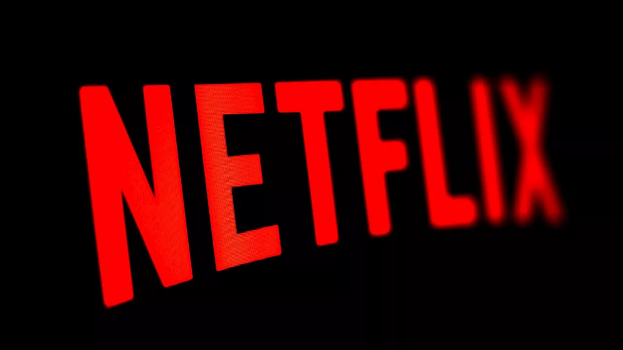 Nolan's Epic vs. Netflix's Romance: A Weekend of Cinematic Extremes