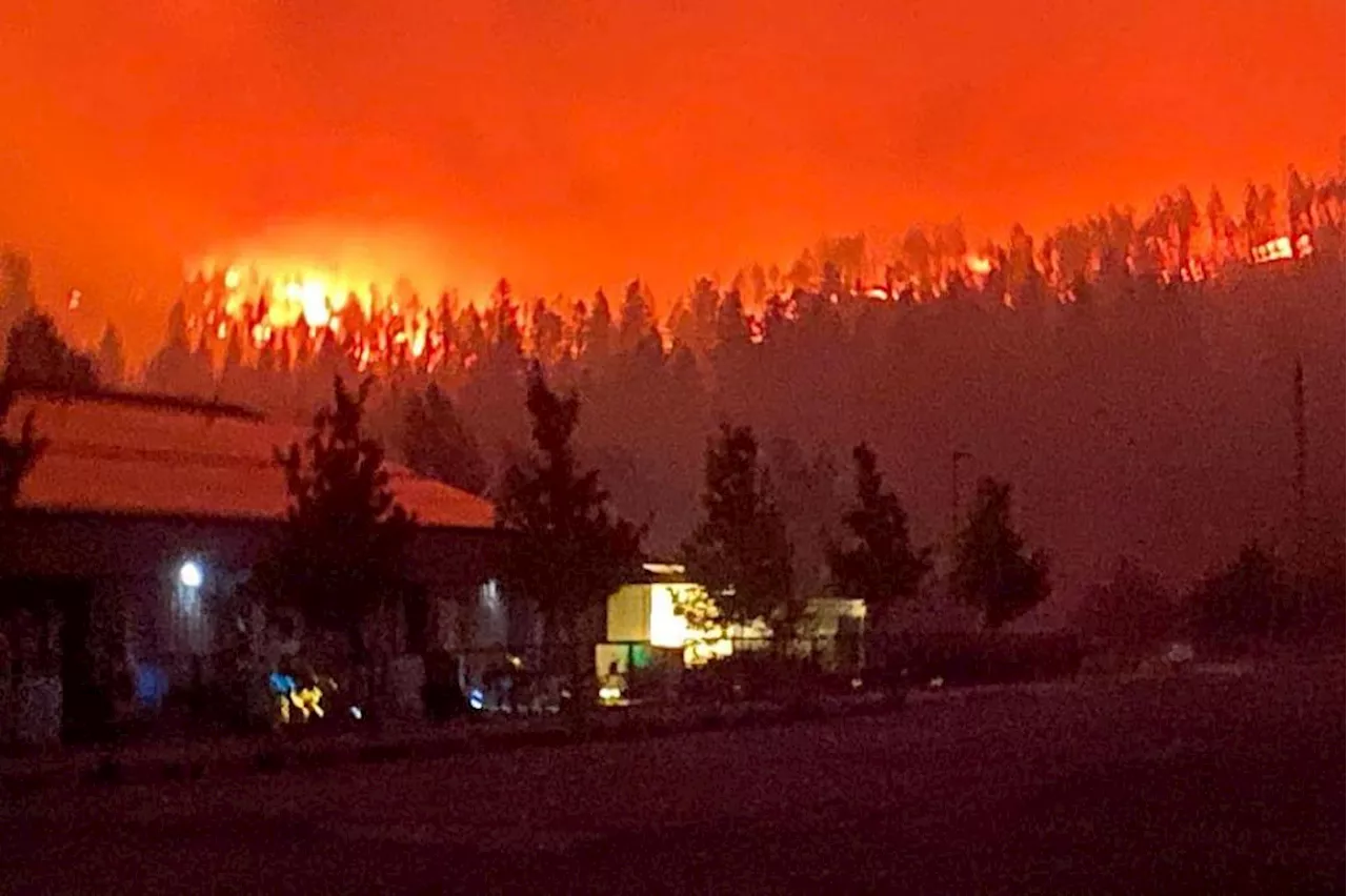 Clinton Escapes Catastrophe as Pear Lake Fire Devours 4,400 Hectares