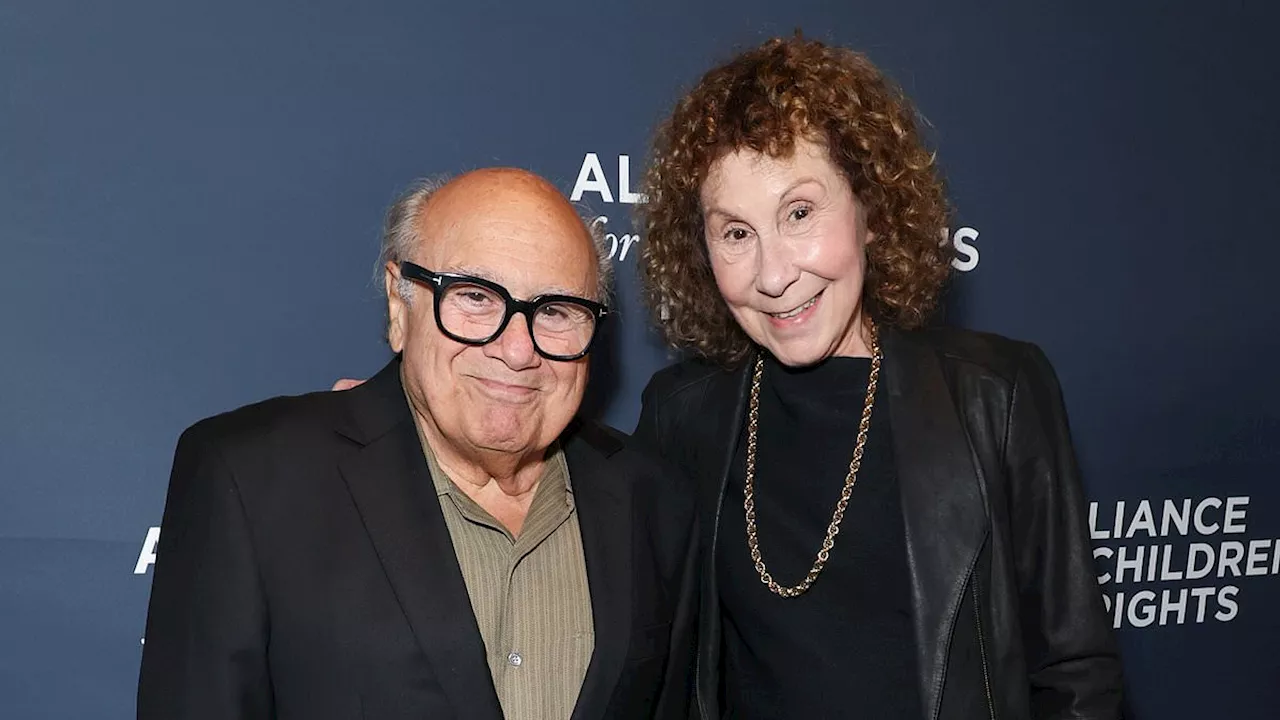 Beyond the Split: How Danny DeVito and Rhea Perlman Redefined the Hollywood Marriage
