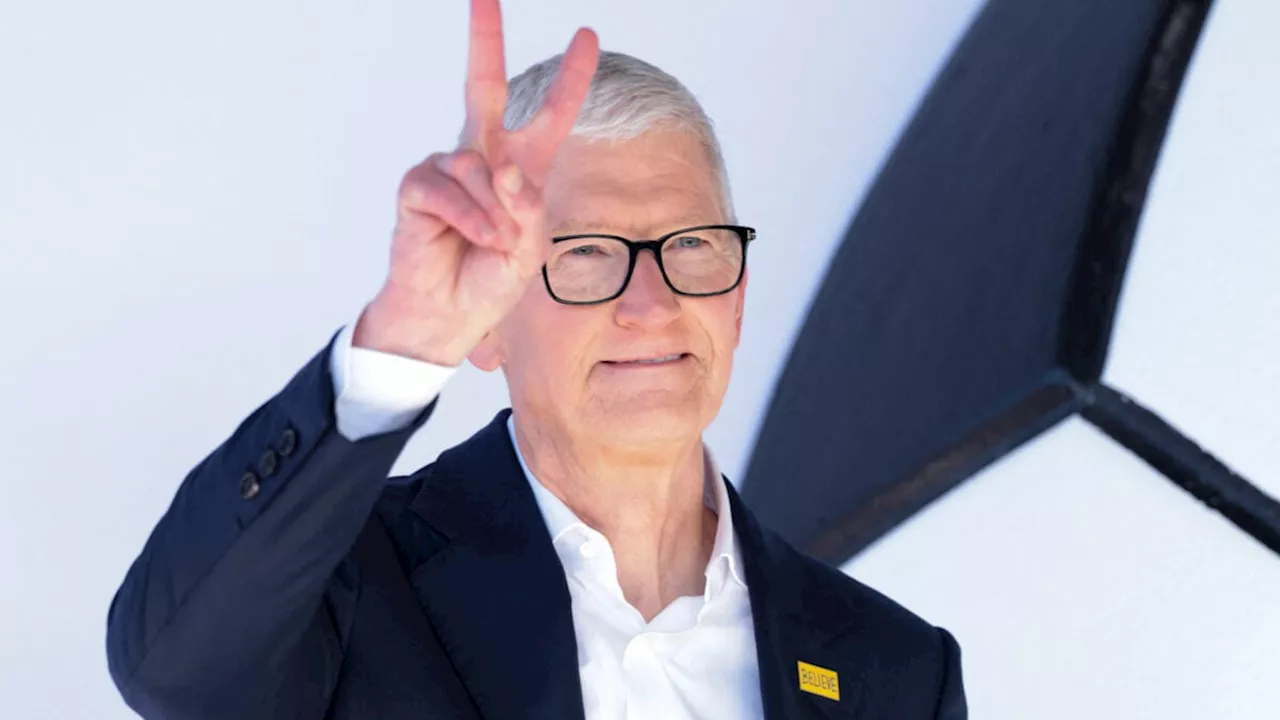 Apple's Leadership Pivot Amidst a Memory Chip Crisis