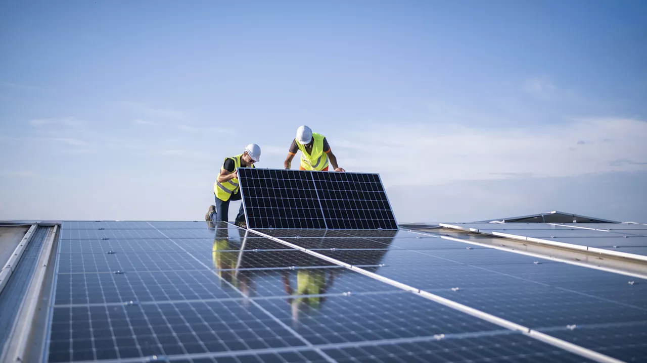 The Solar Tug-of-War: China's Lead and the American State-by-State Struggle