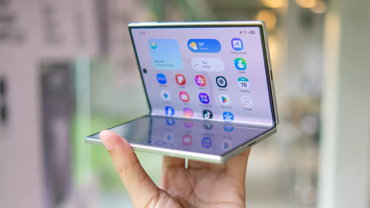 Beyond the Hinge: How Software is Finally Catching Up to Foldable Hardware