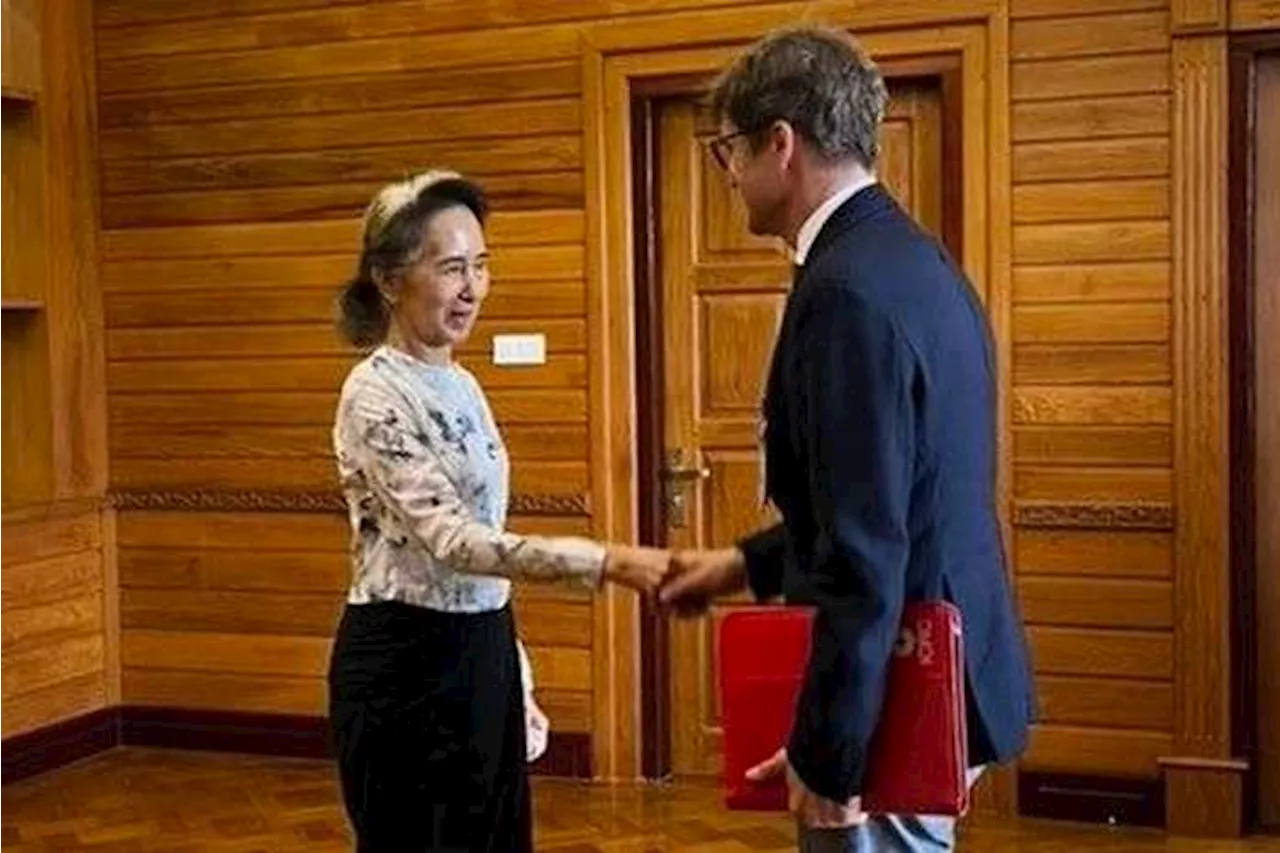 A Smile and a Handshake: Aung San Suu Kyi's Rare Return to the Public Eye
