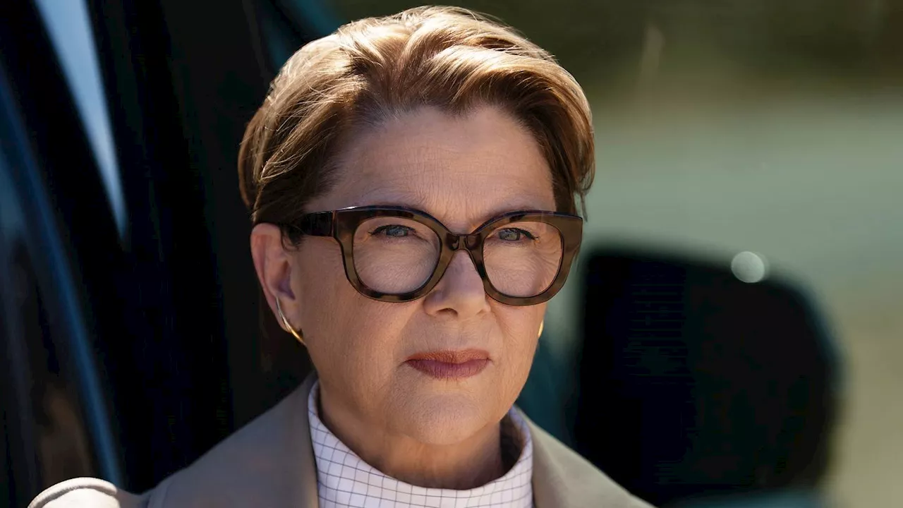 Annette Bening’s Dual Study of Sociopathy and Survival in Modern Streaming