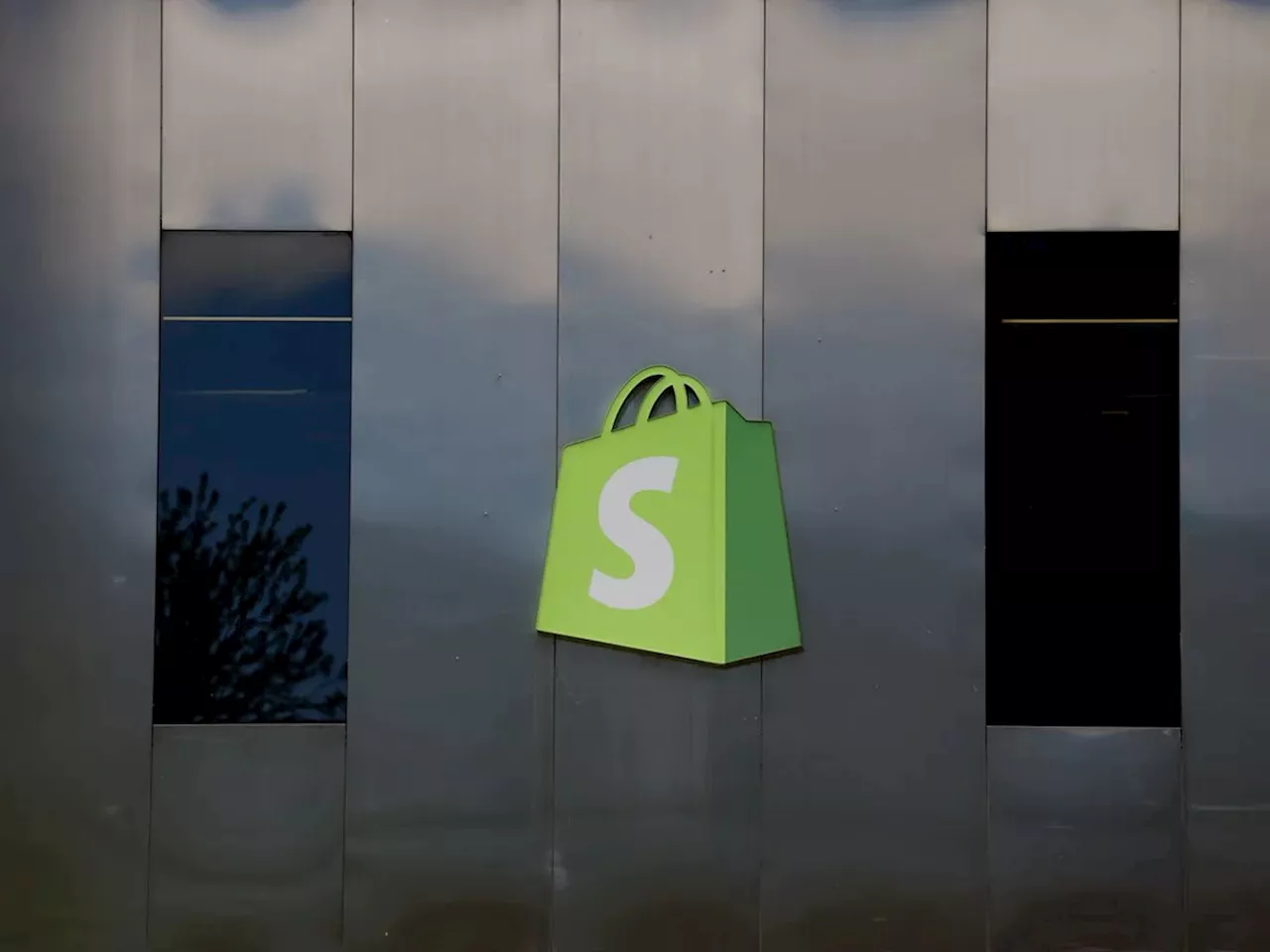 Shopify’s AI Pivot and the $4,300 Gold Rebound