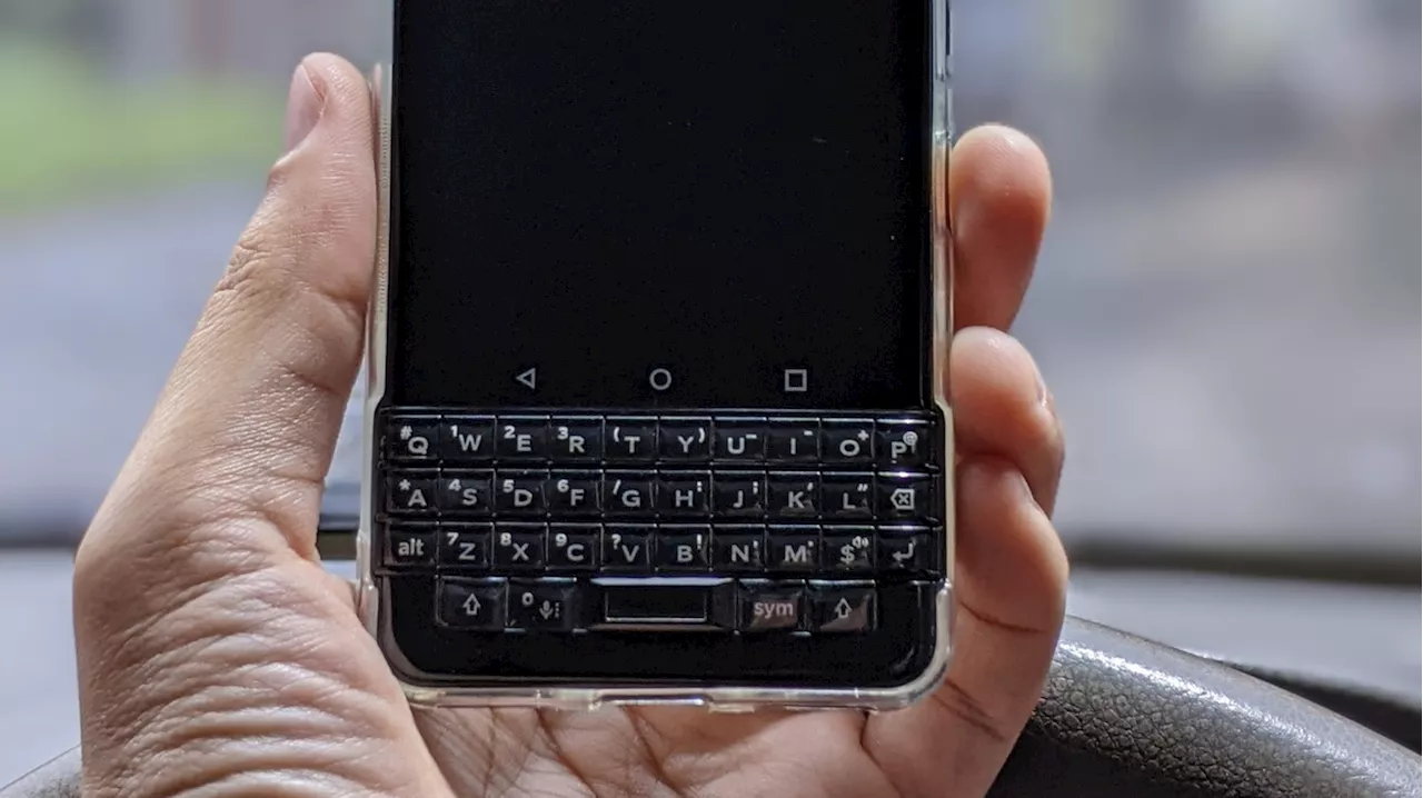 Tactile Nostalgia: Can Physical Keyboards Survive the Era of Foldables?