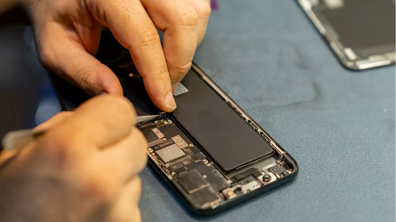 Apple's 'D-' Grade: The High Cost of Closed Hardware