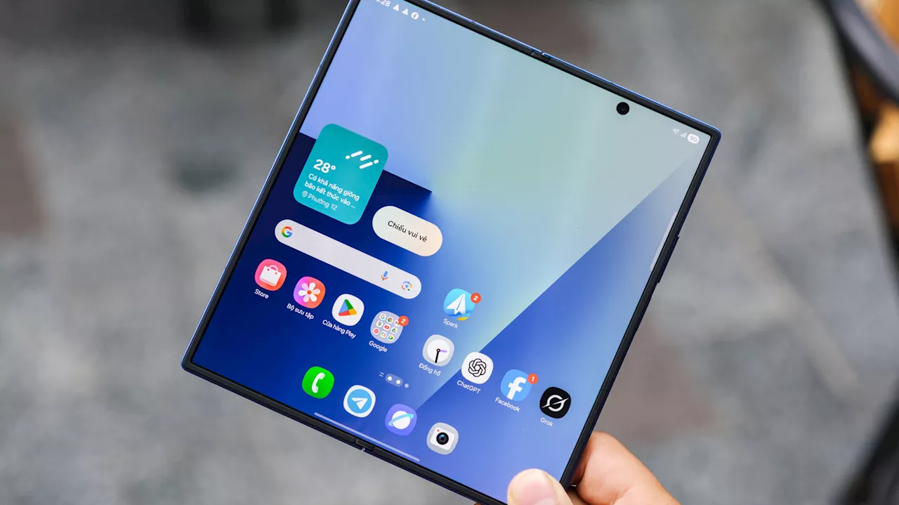 Samsung's Foldable Dilemma: Is the Galaxy Fold Worth Leaving the S26?