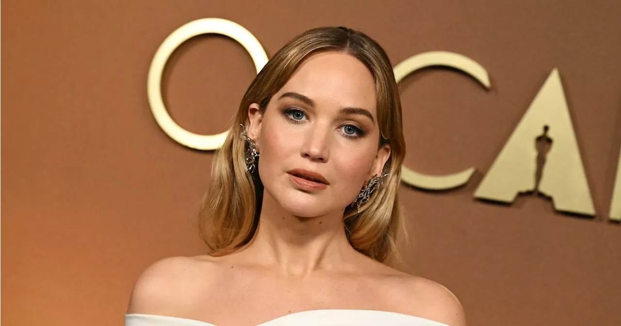 From $5,121 to $36: The Jennifer Lawrence Airport Style Hack