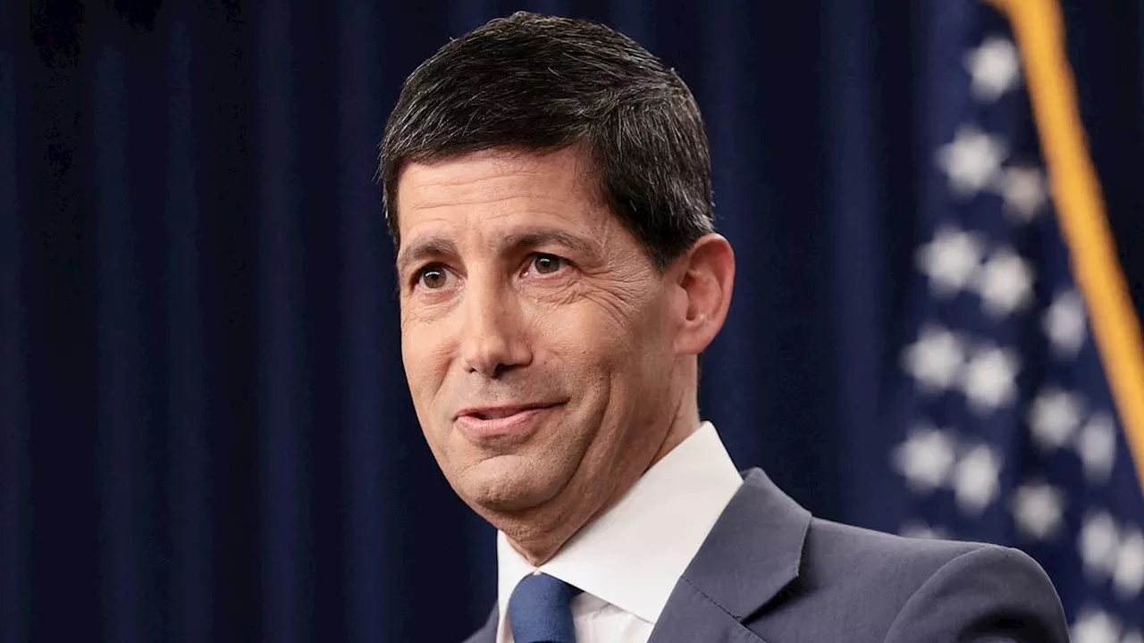 Fed’s Rate Pause: Kevin Warsh Navigates the Trump Pressure Cooker