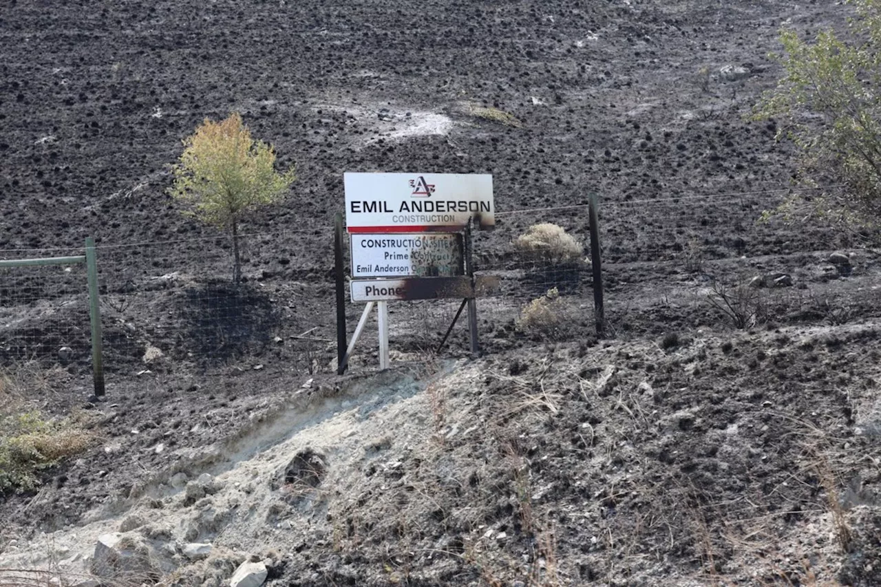 Summerland Highway Reopens as Bald Range Wildfire Surpasses 190 Square Kilometres