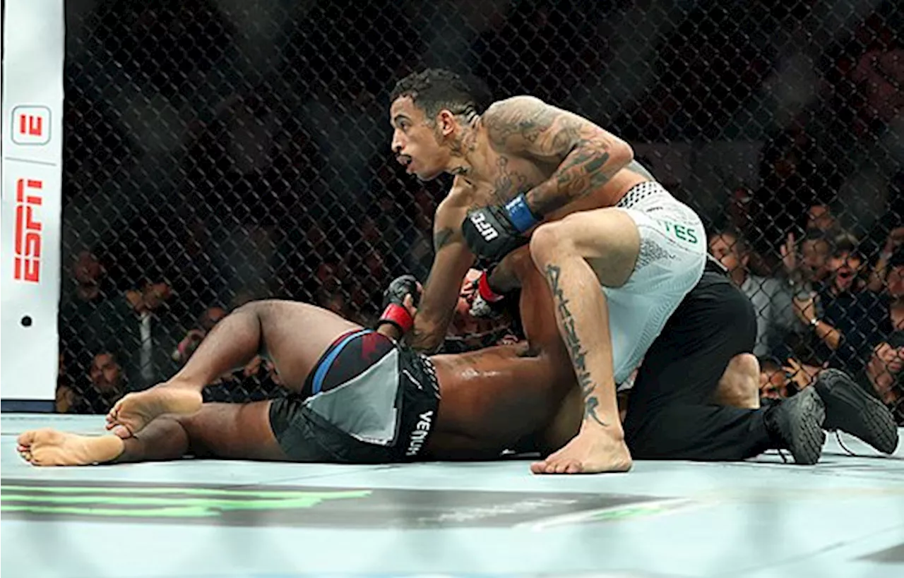 Makhachev Grinds Out Welterweight Win as Brazilian Challenger Prates Looms