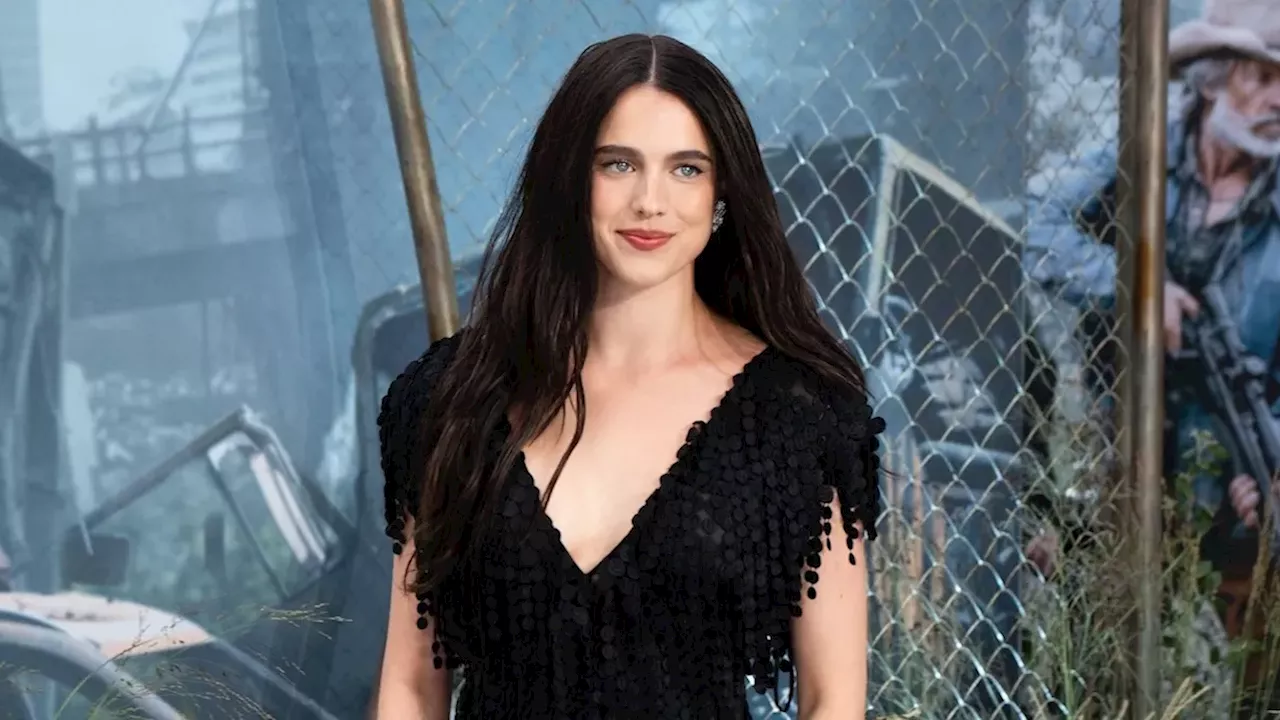 Margaret Qualley’s Soleless Chanel Moment: Fashion Statement or Red-Carpet Risk?