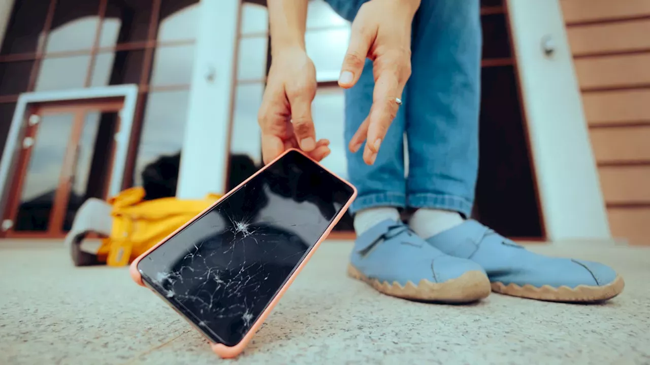 The Hidden Trade-offs of Smartphone Screen Protection: Glass vs. Plastic