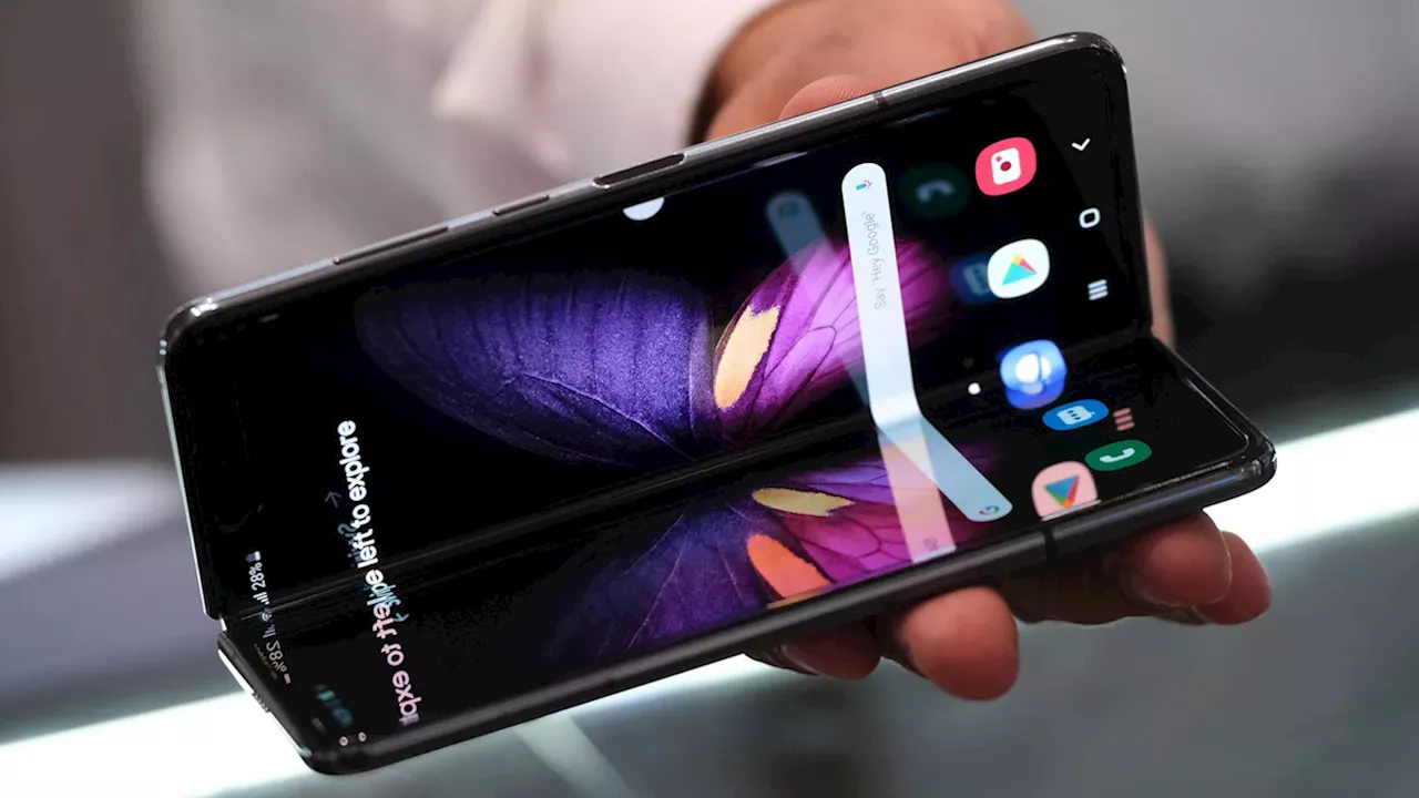 Apple's 2026 Foldable Ambition: Can the iPhone Fold Replace the iPad?