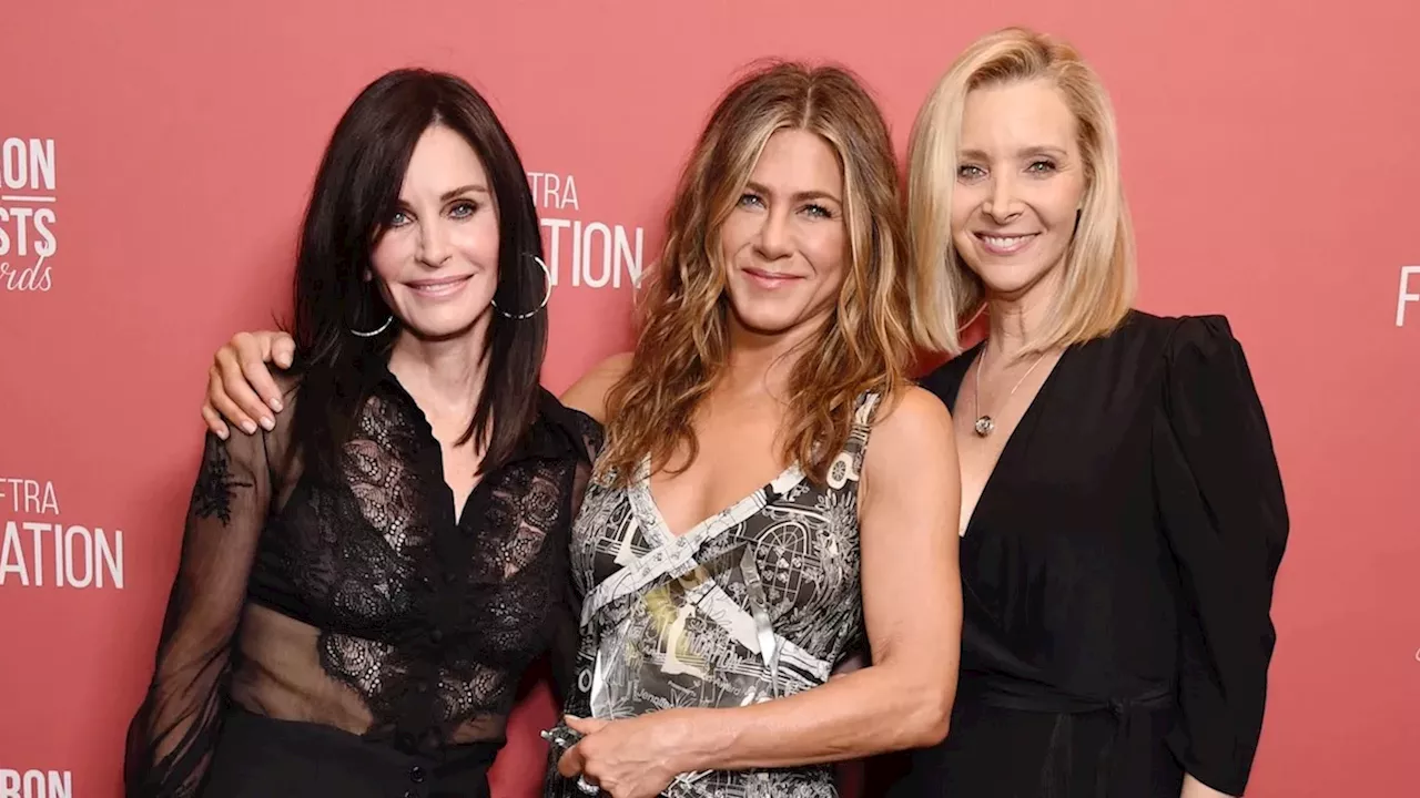 Aniston and Curtis’s Malibu Night Out: A Glimpse Into a New Inner Circle