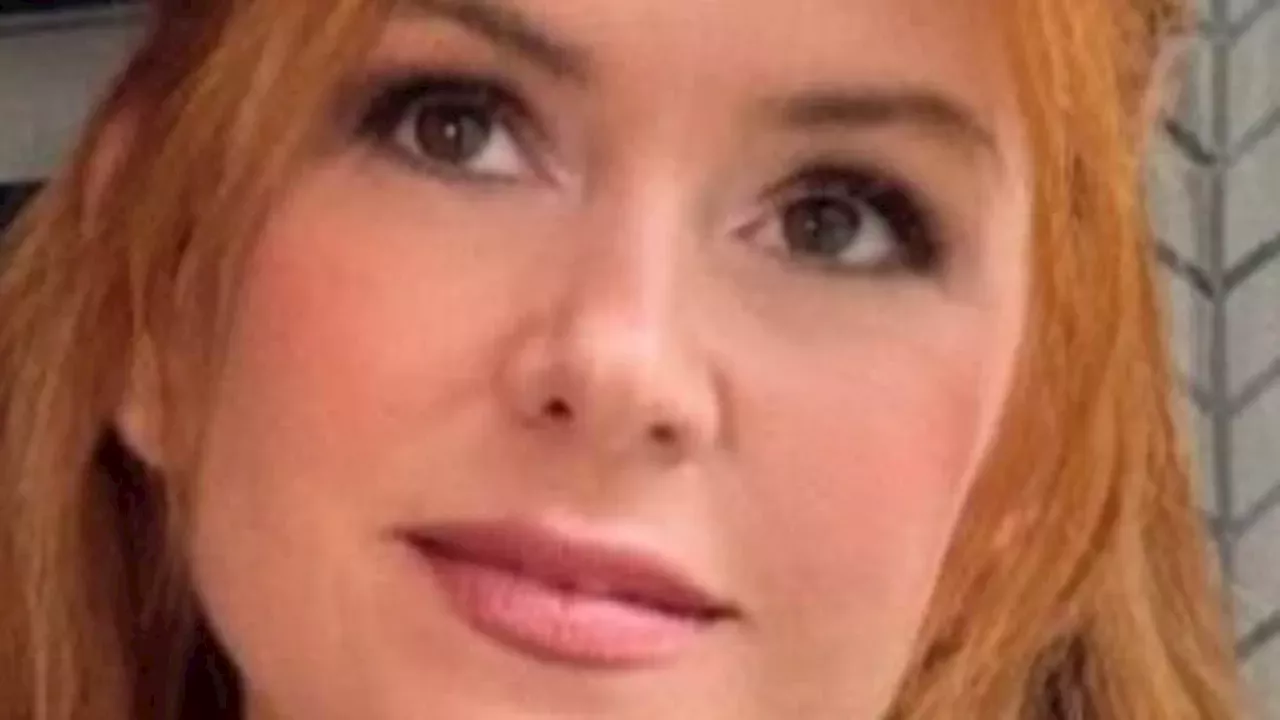 Isla Fisher's Dating Deal-Breakers: From Deck Shoes to Cartoonish Dog Chases