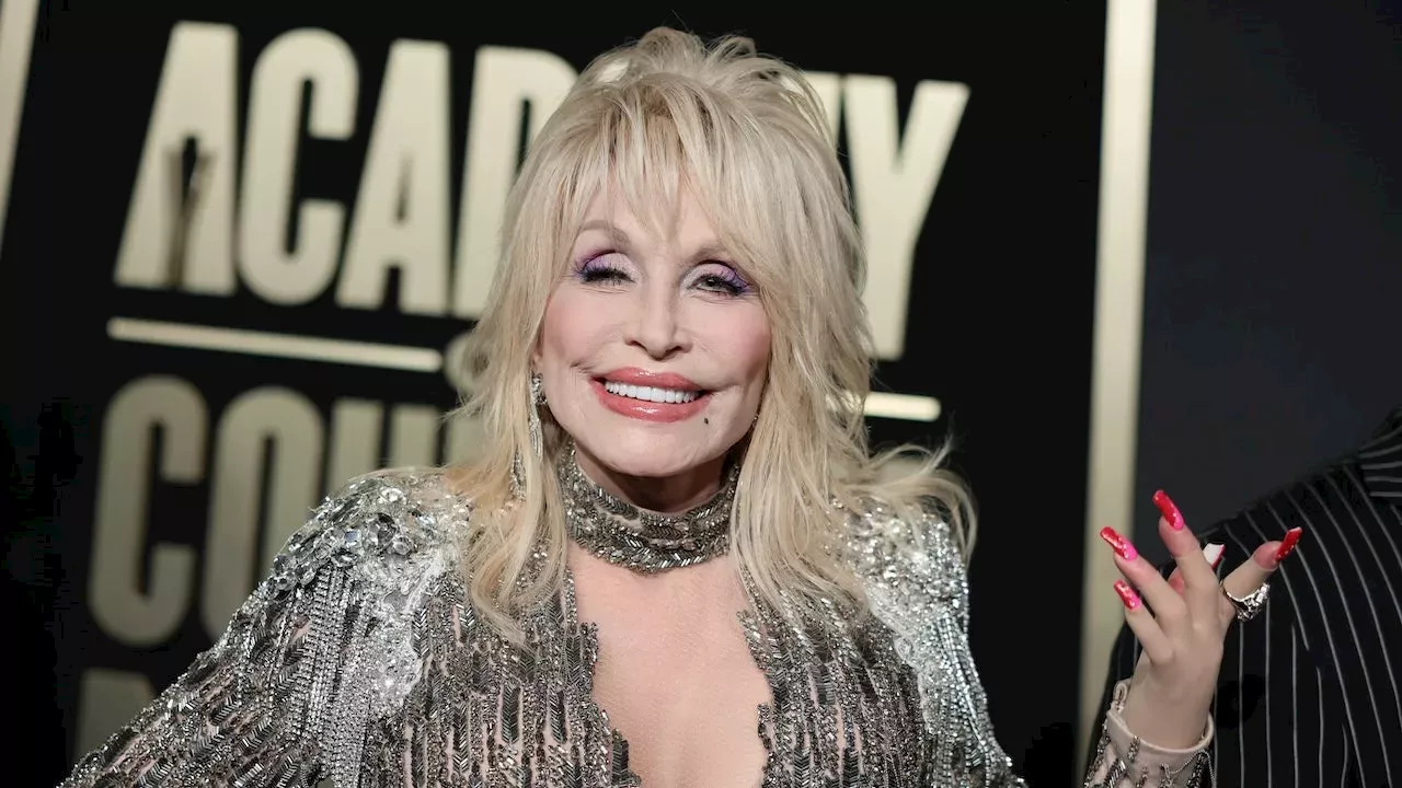 A Symphony of Orange: 102,000 Fans Honor Dolly Parton at Neyland Stadium