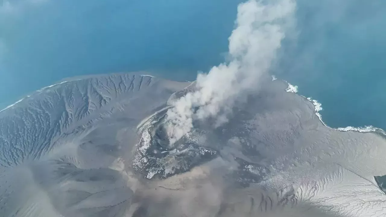 Jakarta Aviation Paralyzed as Anak Krakatau Sends 50,000-Foot Ash Plume