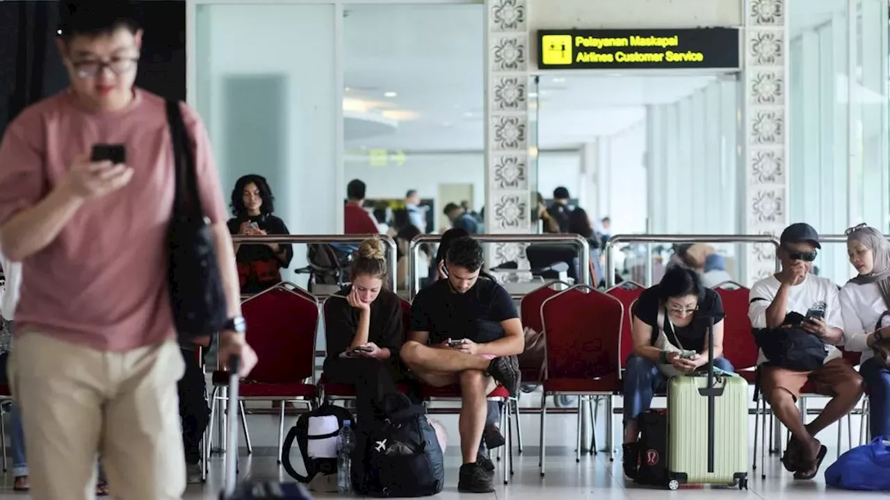 Indonesia Reopens Five Airports After Anak Krakatau Eruption