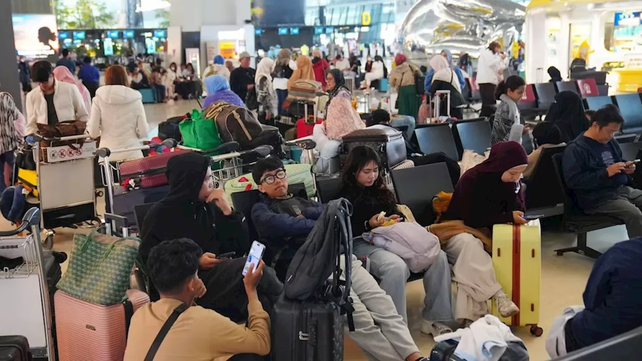 Jakarta Aviation Resumes After Anak Krakatau Ash Grounds 3,000 Flights