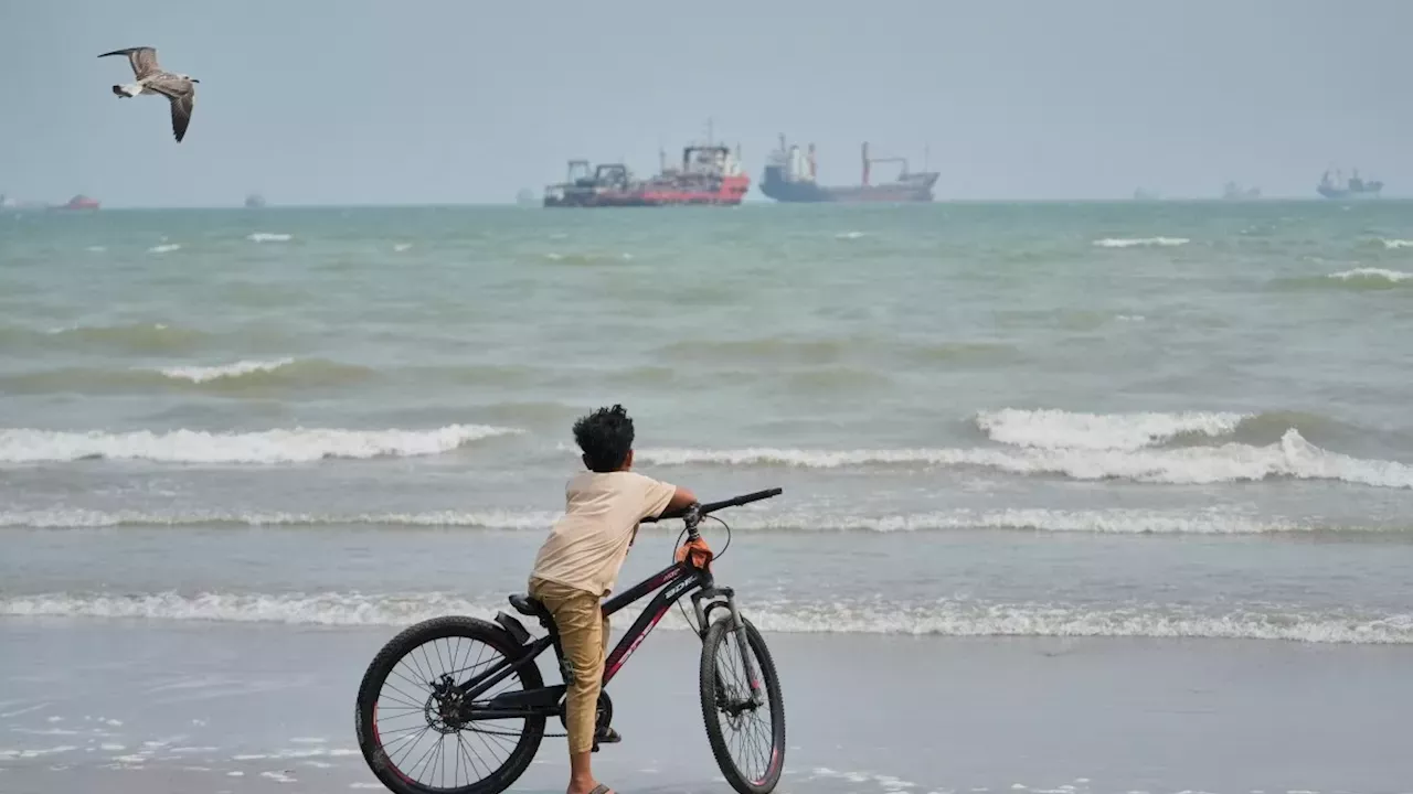 100 Ships Rerouted: The High-Stakes Blockade Tightening the Strait of Hormuz