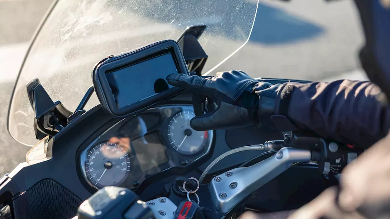 Two Wheels, One Screen: Android Auto's Pivot to the Motorcycling World