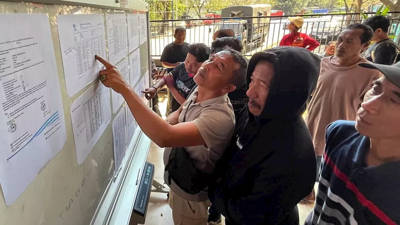 Search Intensifies for 129 Missing After Java Sea Ferry Disaster