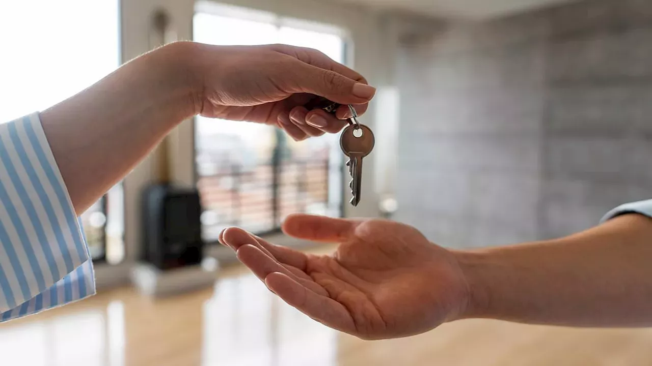 UK Homebuyers Gamble on High-LTI Mortgages to Bridge the Affordability Gap