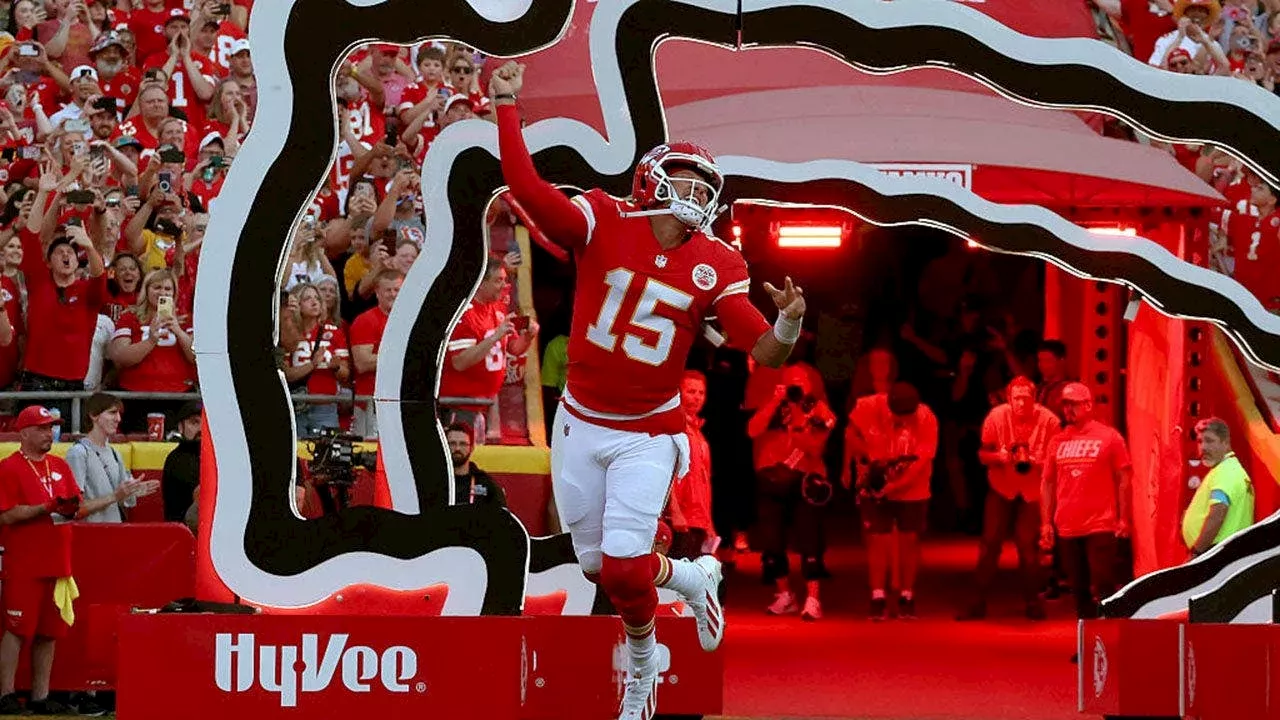The 15-Yard Answer: Patrick Mahomes Defies Knee Injury Doubts in Season Opener