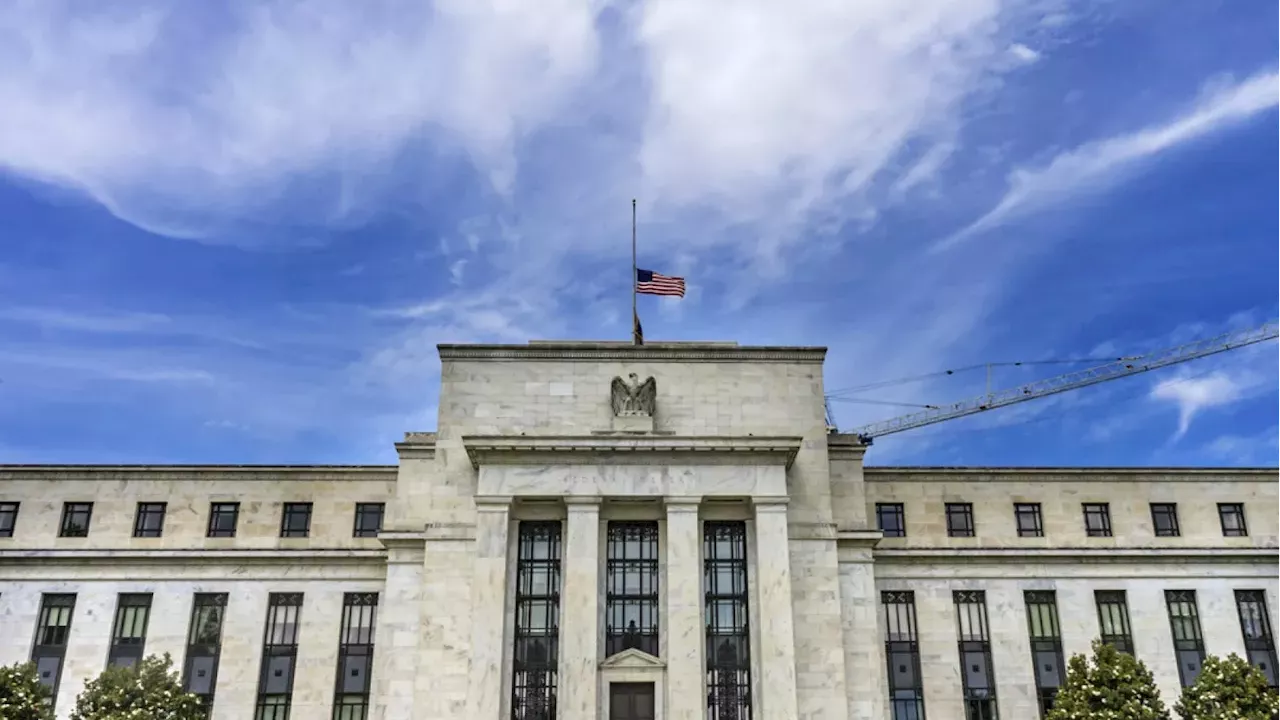 Fed's Rate Hike to 4.00% Signals a Long Battle With AI-Driven Inflation
