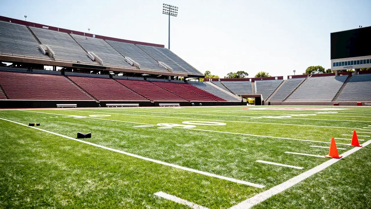 Georgia's SEC Road Test: Can Arkansas Stop the Bulldogs' Scoring Surge?