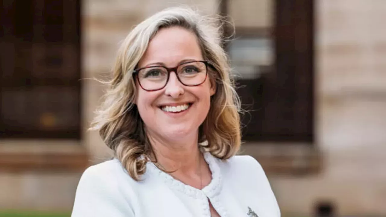 Russell Group CEO Challenges UK's Uniform Tuition Fee Model