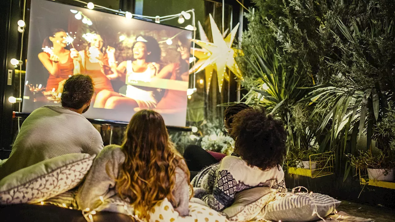 Beyond the Wall: Navigating the 2024 Projector Screen Market