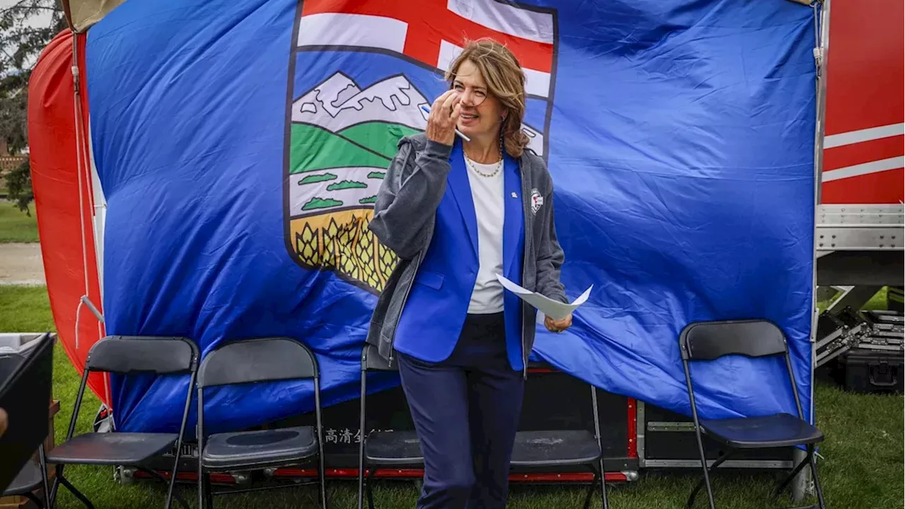 Danielle Smith holds back tears at online forum, urges Alberta to stay in Canada