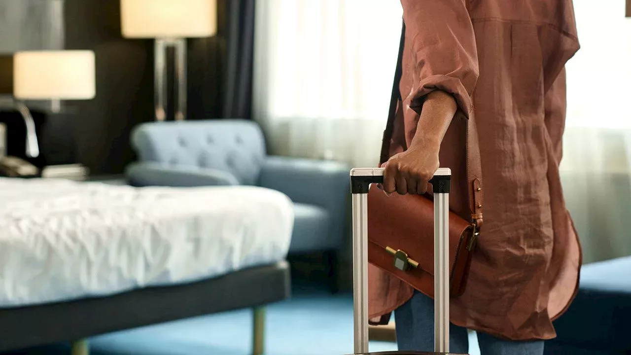 The Flight Attendant's Guide to Hotel Safety: Mastering the 'Room Autopsy'