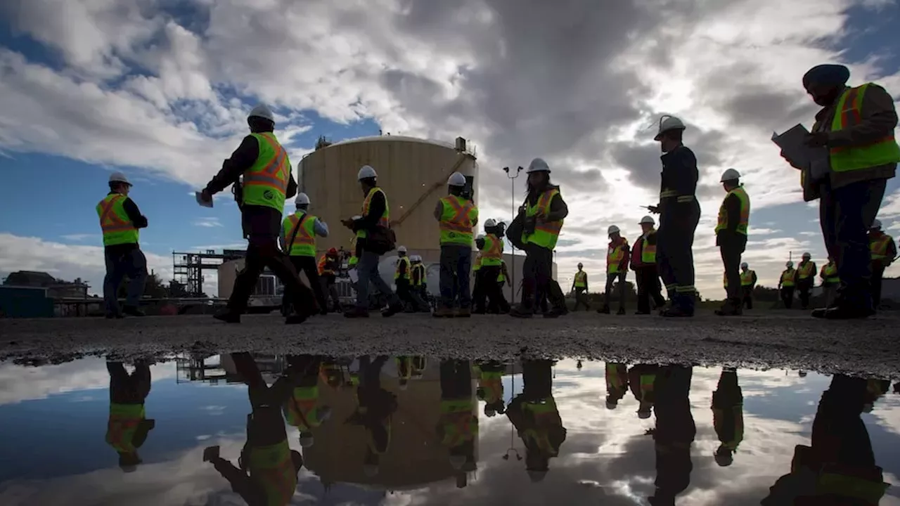 Tilbury LNG Expansion: Federal Green Light Sparks Internal BC Government Rift