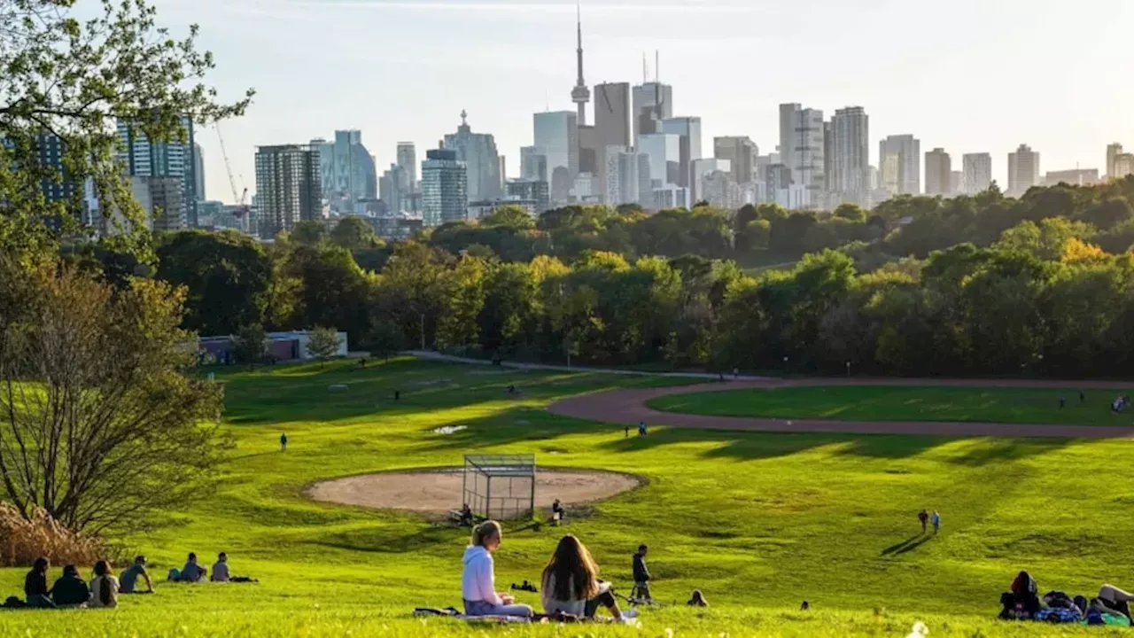 Toronto’s Unusually Warm Autumn: How El Niño is Delaying the Fall Colors