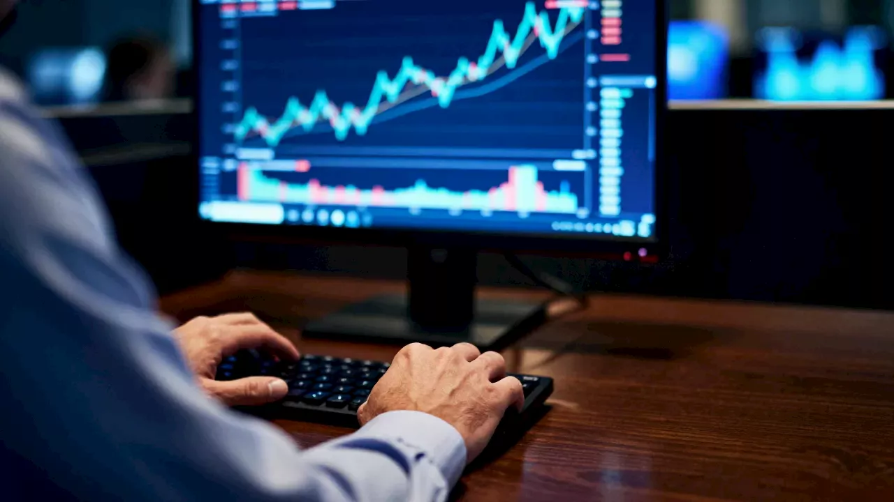XRP Surges 7.57% Amid $300M Bitcoin-Triggered Short Squeeze