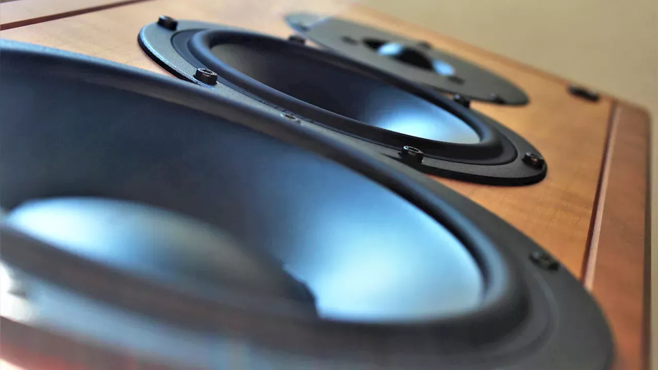The Single-Driver Standard: Why Most Headphones Sacrifice Complexity for Portability