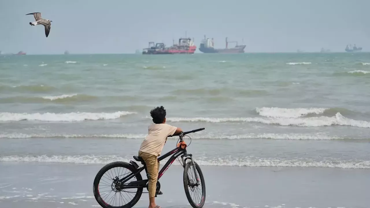 Oil at $100 a Barrel as Gulf Producers Bypass Strait of Hormuz