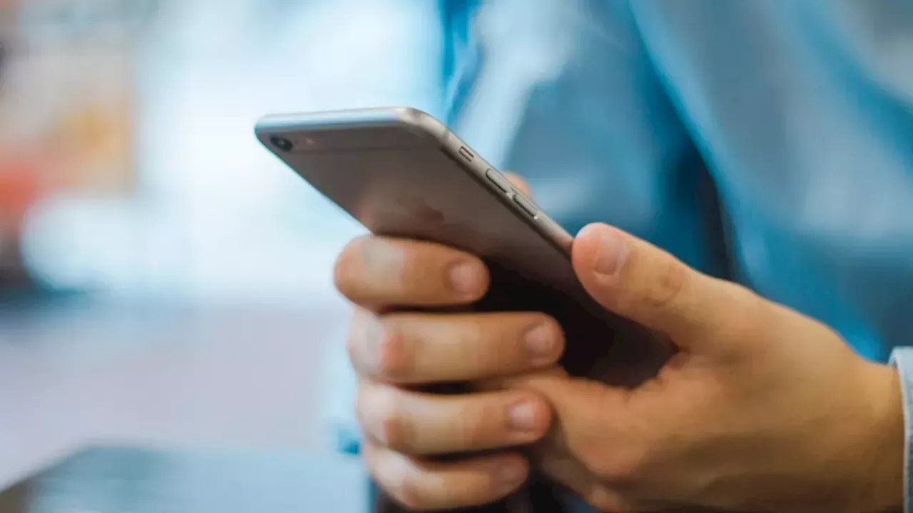 The Age 12 Threshold: Why Early Smartphone Access May Trigger Eating Disorders