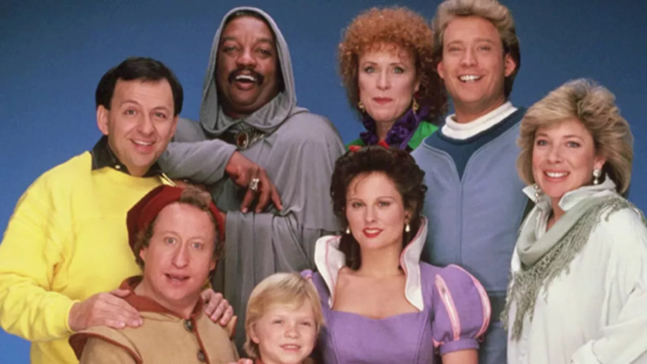 The Failed Experiments of 80s and 90s Surrealist Sitcoms