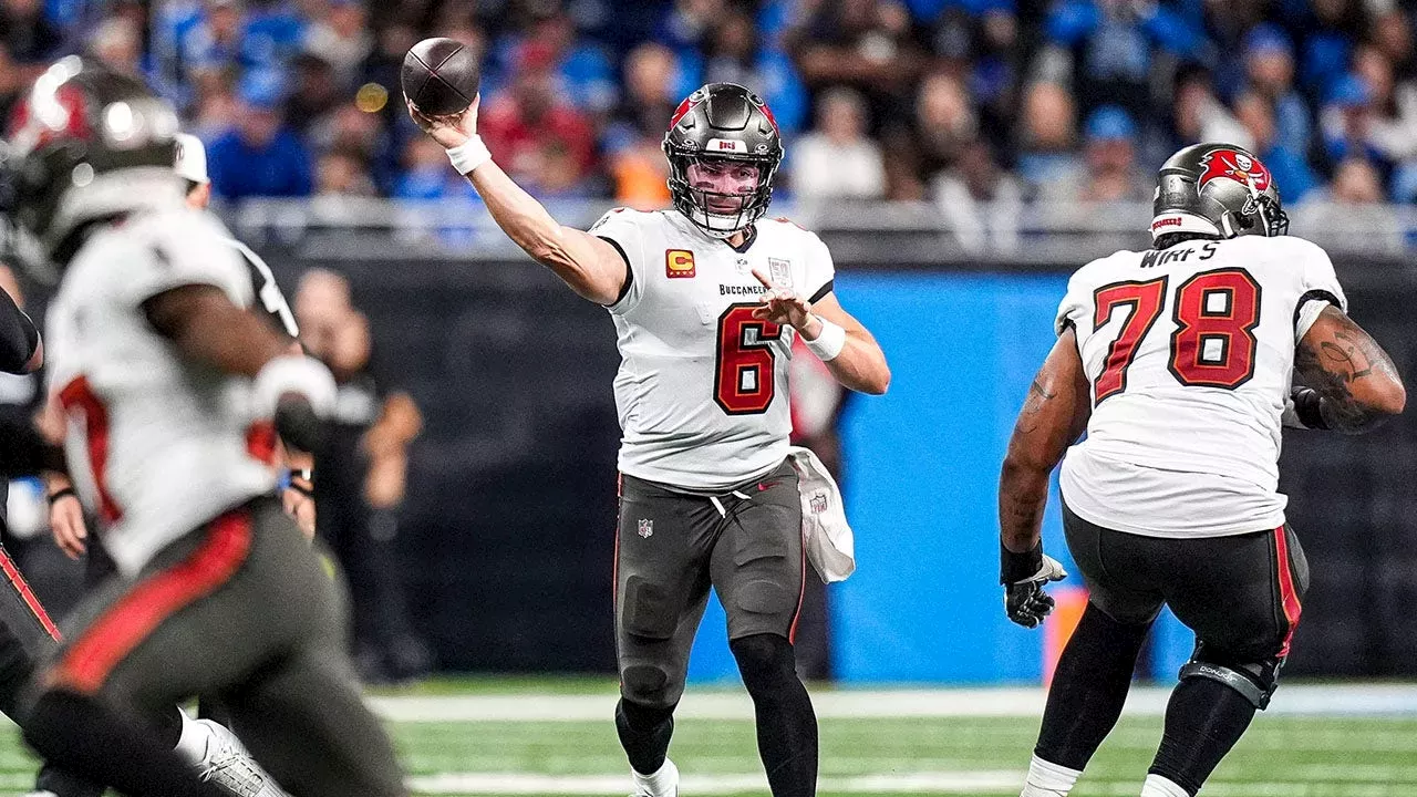 Thumb Injury Leaves 0-3 Buccaneers in Quarterback Crisis