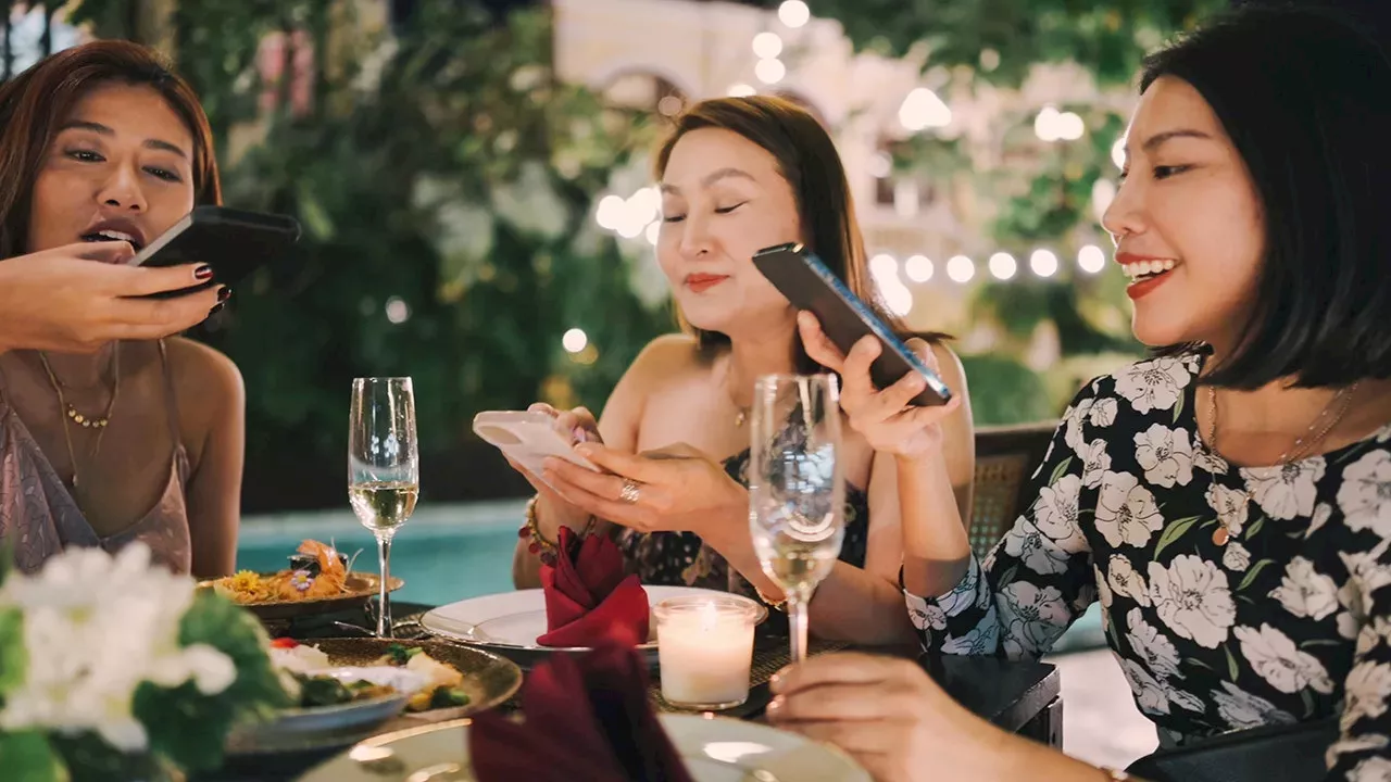 The "New Cigarette" Problem: How Global Eateries are Fighting Digital Distraction