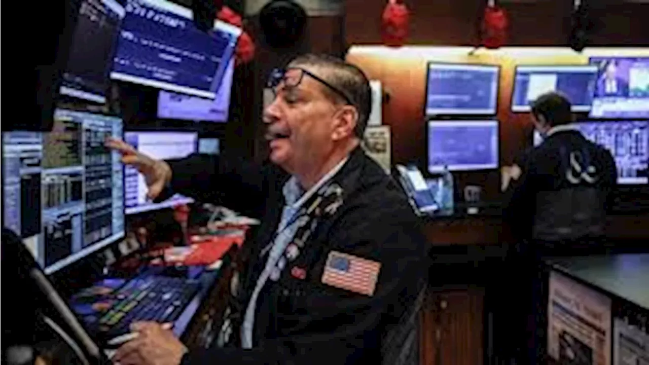 Oil Surges to $106 as Geopolitical Tensions Drag Down Major US Indices