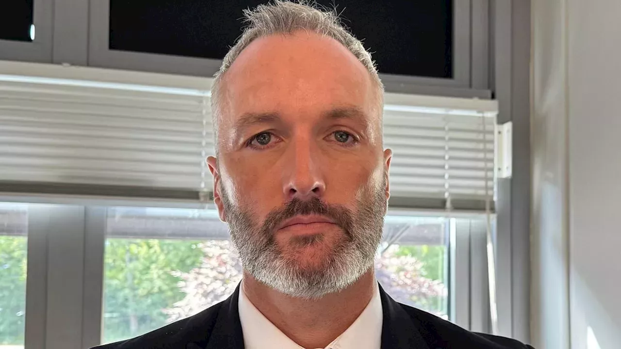 Detective who probed toddler's murder admits upskirting teen with his mobile phone