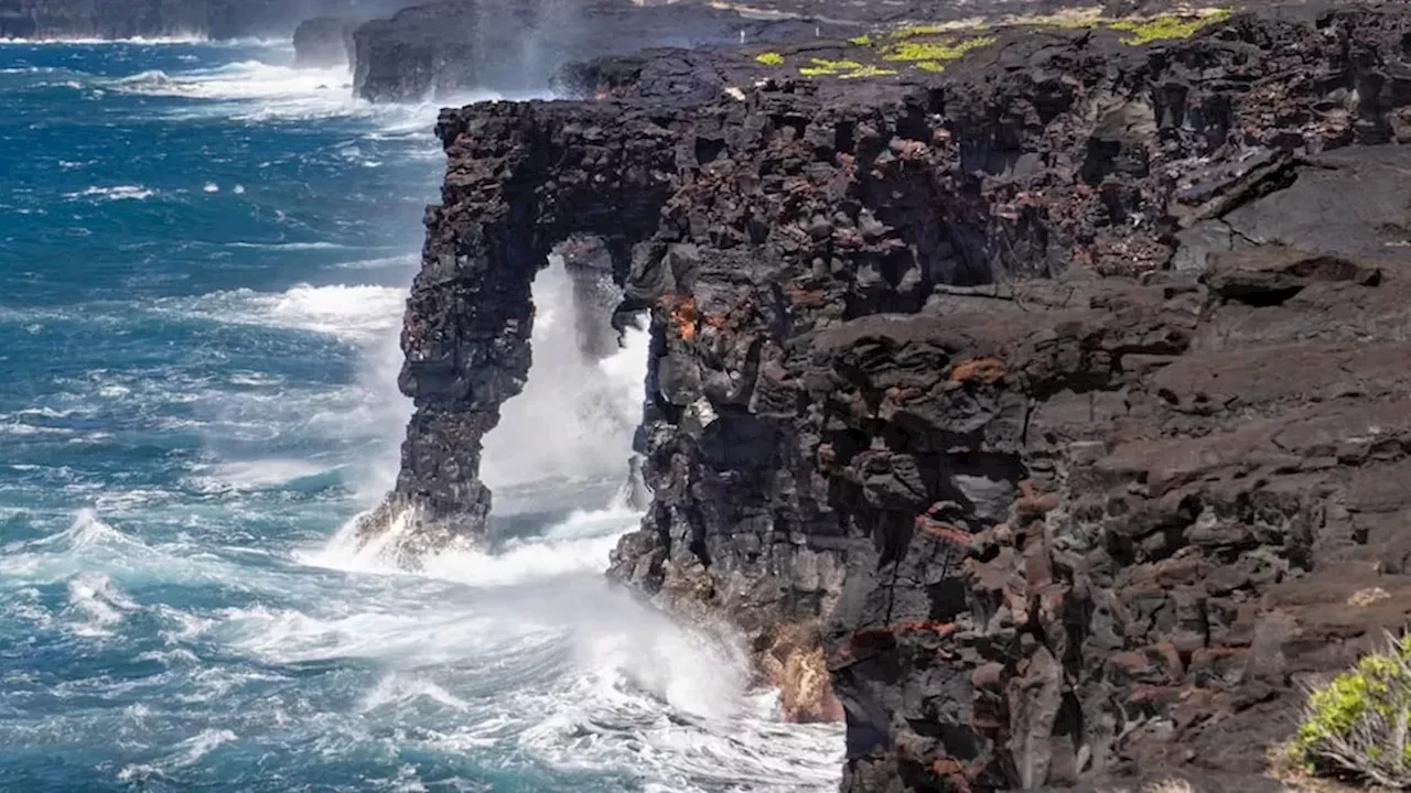 Nature's Clock: The 550-Year Life of Hawaii's Hōlei Sea Arch Ends