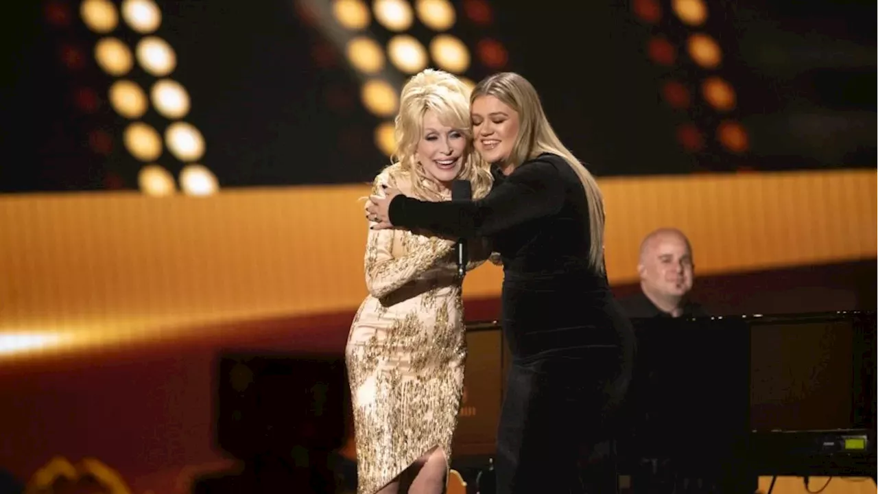 The ACM Pep Talk: How Dolly Parton Anchored Kelly Clarkson
